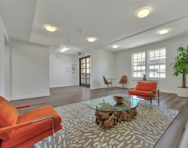 501 W Foothill Boulevard - Photo Thumbnail 19