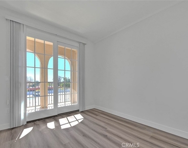 501 W Foothill Boulevard - Photo Thumbnail 16