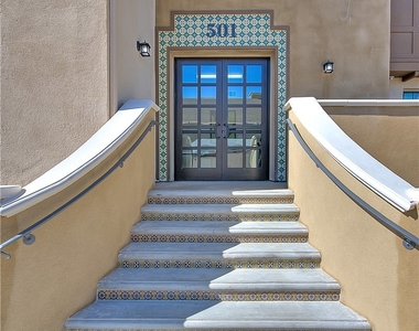 501 W Foothill Boulevard - Photo Thumbnail 3