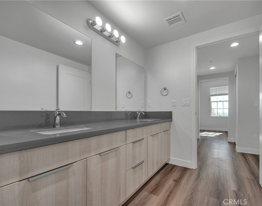 501 W Foothill Boulevard - Photo Thumbnail 8