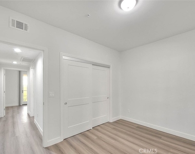501 W Foothill Boulevard - Photo Thumbnail 17