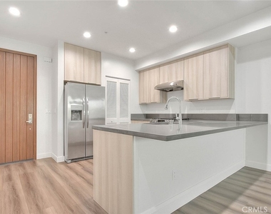 501 W Foothill Boulevard - Photo Thumbnail 6