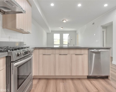 501 W Foothill Boulevard - Photo Thumbnail 4