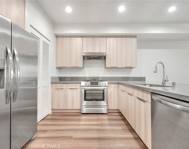 501 W Foothill Boulevard - Photo Thumbnail 2