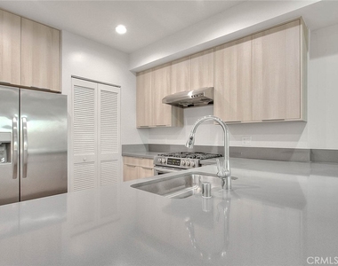 501 W Foothill Boulevard - Photo Thumbnail 9