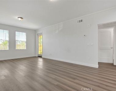 501 W Foothill Boulevard - Photo Thumbnail 11