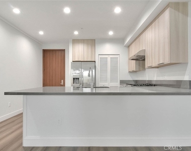 501 W Foothill Boulevard - Photo Thumbnail 7