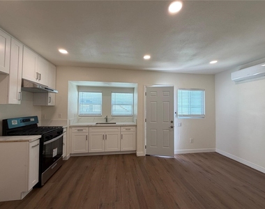 920 W Olive Avenue - Photo Thumbnail 2