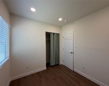 920 W Olive Avenue - Photo Thumbnail 8