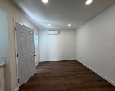920 W Olive Avenue - Photo Thumbnail 3