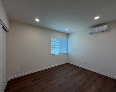920 W Olive Avenue - Photo Thumbnail 7