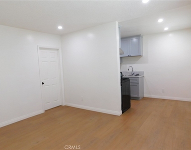 920 W Olive Avenue - Photo Thumbnail 5