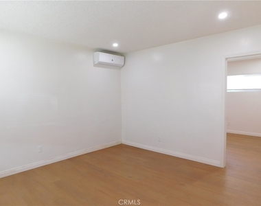 920 W Olive Avenue - Photo Thumbnail 4