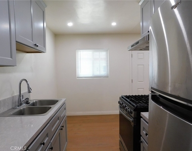 920 W Olive Avenue - Photo Thumbnail 8