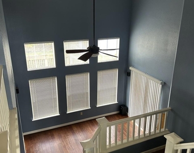 1850 Primrose Ln - Photo Thumbnail 12
