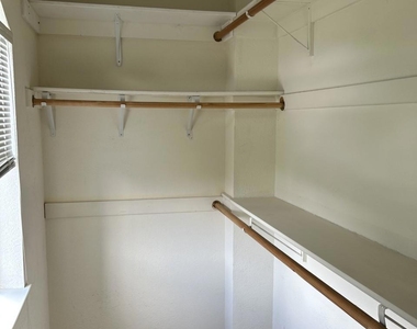 1850 Primrose Ln - Photo Thumbnail 19