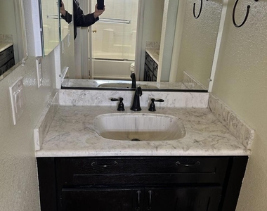 1850 Primrose Ln - Photo Thumbnail 13