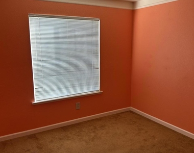 1850 Primrose Ln - Photo Thumbnail 17