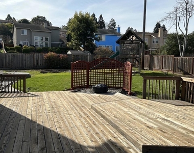 1850 Primrose Ln - Photo Thumbnail 22