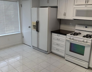 1850 Primrose Ln - Photo Thumbnail 7