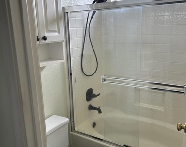 1850 Primrose Ln - Photo Thumbnail 14