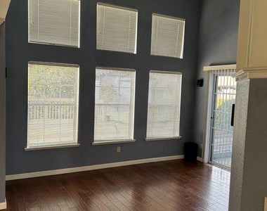 1850 Primrose Ln - Photo Thumbnail 11