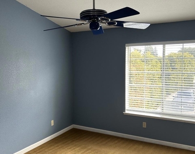 1850 Primrose Ln - Photo Thumbnail 16