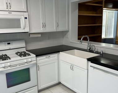 1850 Primrose Ln - Photo Thumbnail 8