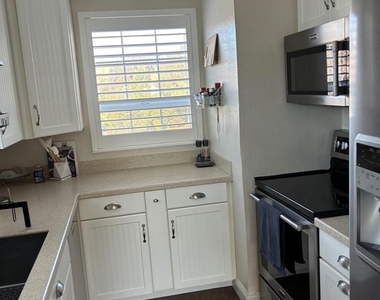 565 Lori Dr - Photo Thumbnail 4