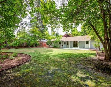378 Verona Ave - Photo Thumbnail 13