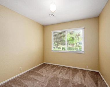 378 Verona Ave - Photo Thumbnail 16