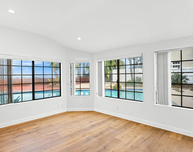 2254 Stradella Road - Photo Thumbnail 11