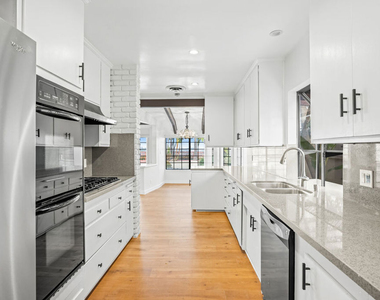 2254 Stradella Road - Photo Thumbnail 18
