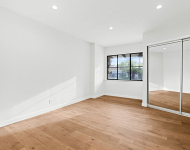 2254 Stradella Road - Photo Thumbnail 20