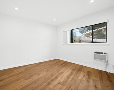 2254 Stradella Road - Photo Thumbnail 21