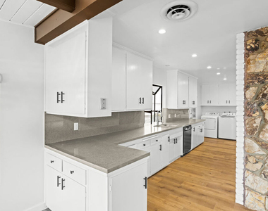2254 Stradella Road - Photo Thumbnail 9