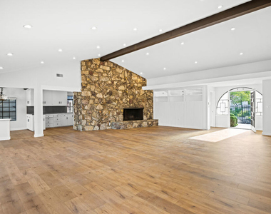 2254 Stradella Road - Photo Thumbnail 4