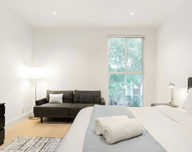 1818 Thayer Avenue - Photo Thumbnail 8