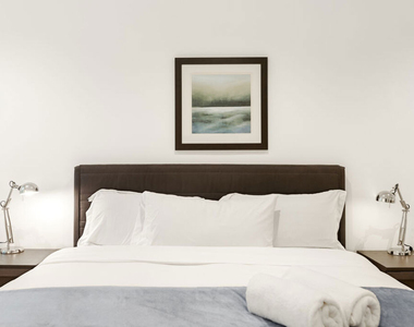 1818 Thayer Avenue - Photo Thumbnail 9