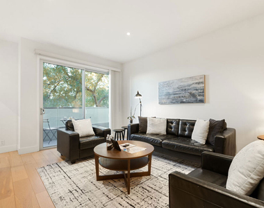 1818 Thayer Avenue - Photo Thumbnail 3