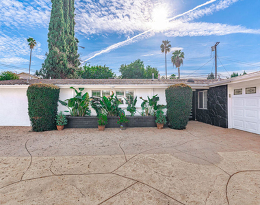 20746 Clarendon Street - Photo Thumbnail 4