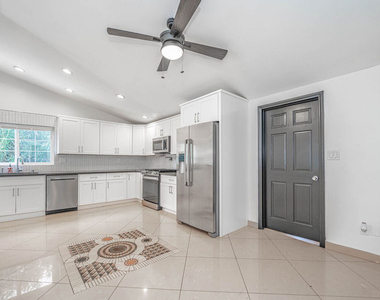 20746 Clarendon Street - Photo Thumbnail 11