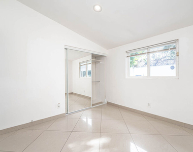 20746 Clarendon Street - Photo Thumbnail 27