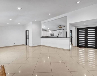 20746 Clarendon Street - Photo Thumbnail 10