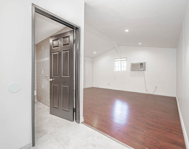 20746 Clarendon Street - Photo Thumbnail 52