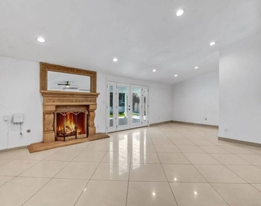 20746 Clarendon Street - Photo Thumbnail 15