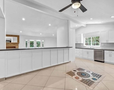 20746 Clarendon Street - Photo Thumbnail 6