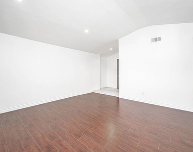 20746 Clarendon Street - Photo Thumbnail 49