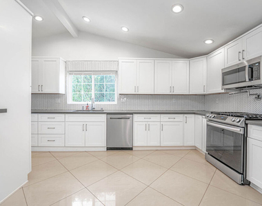 20746 Clarendon Street - Photo Thumbnail 12