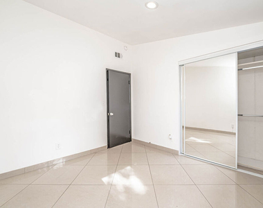 20746 Clarendon Street - Photo Thumbnail 28
